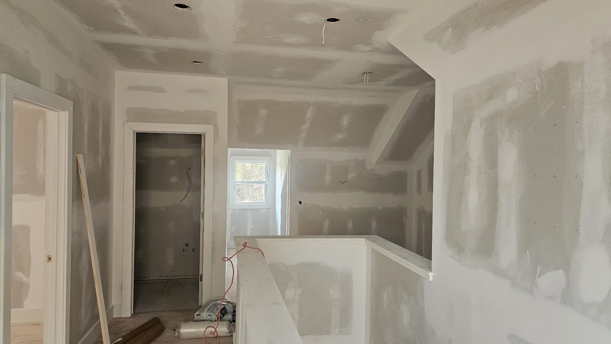 Antes - Interior Wall Restoration & Painting