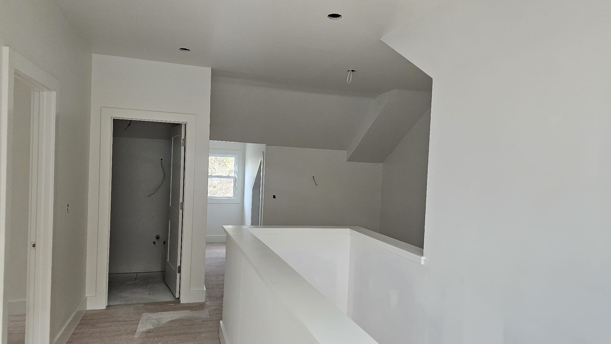 Después - Interior Wall Restoration & Painting