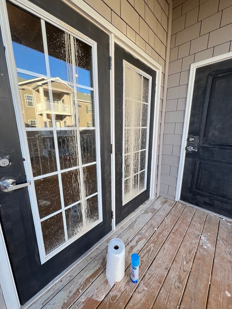 Antes - Patio Door & Glass Cleaning